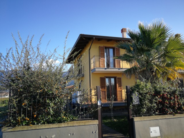 Villa in Vendita a Telese Terme Prima Periferia