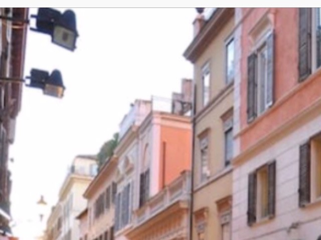 Appartamento in Vendita a Roma via Frattina Centro