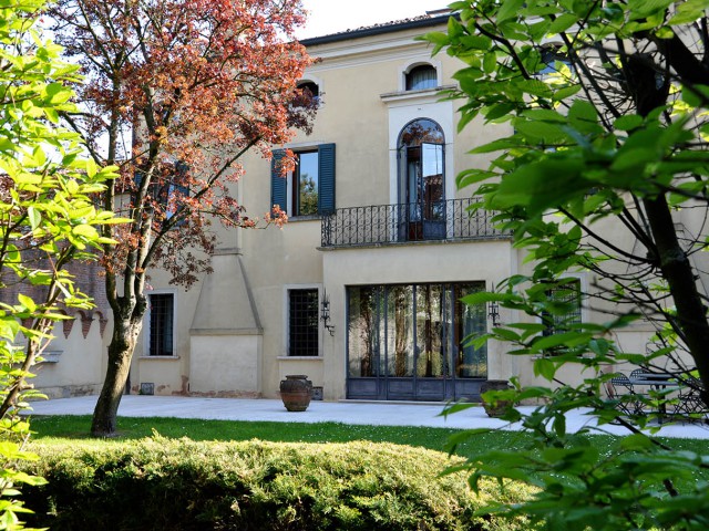 Villa in Vendita a Lendinara