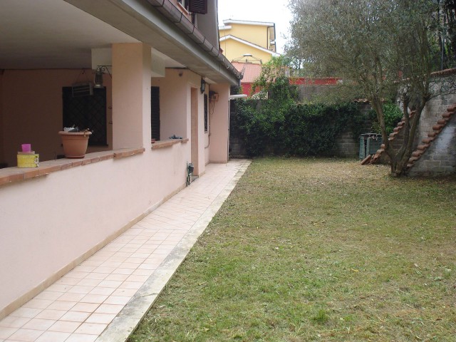 Villa o Villino in Affitto a Pomezia via Delle Ortensie Campo Jemini
