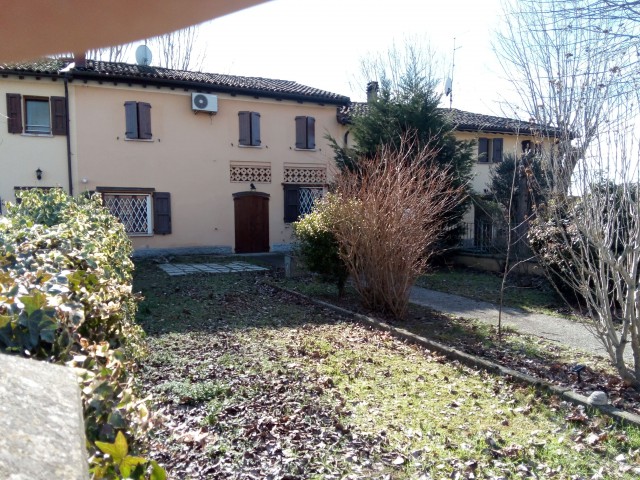 Villa Schiera in Vendita a Castelfranco Emilia via Baracca 19
