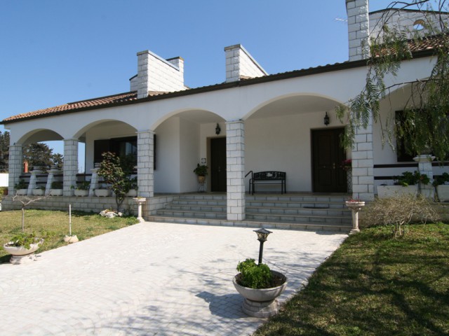 villa bifamiliare in vendita a lecce