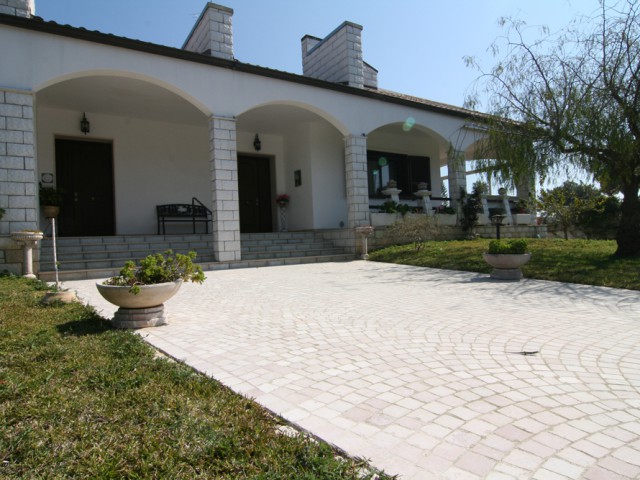 villa bifamiliare in vendita a lecce