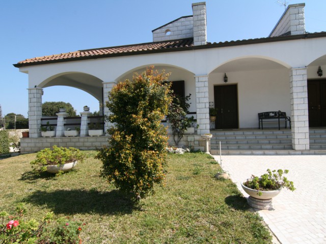 villa bifamiliare in vendita a lecce