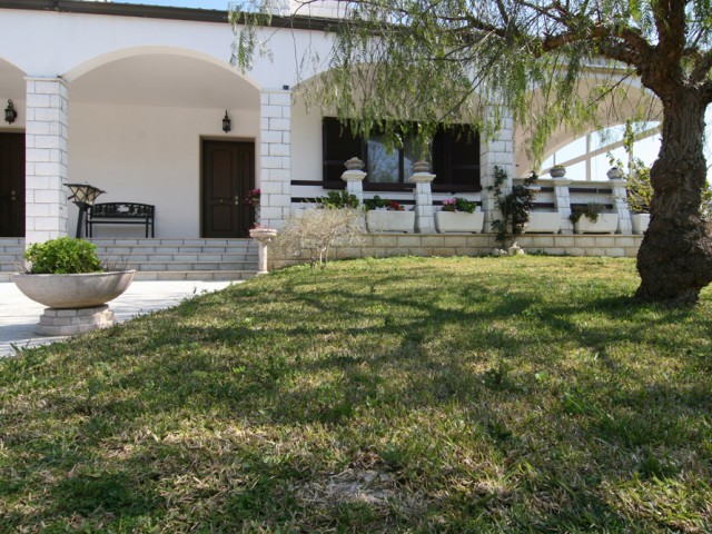 villa bifamiliare in vendita a lecce