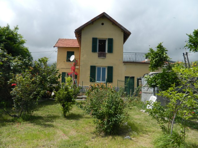 Casa Indipendente in Vendita a Loano Via Costino di Monte Carmelo