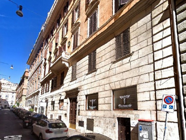 Appartamento in Vendita a Roma via Emilia 47