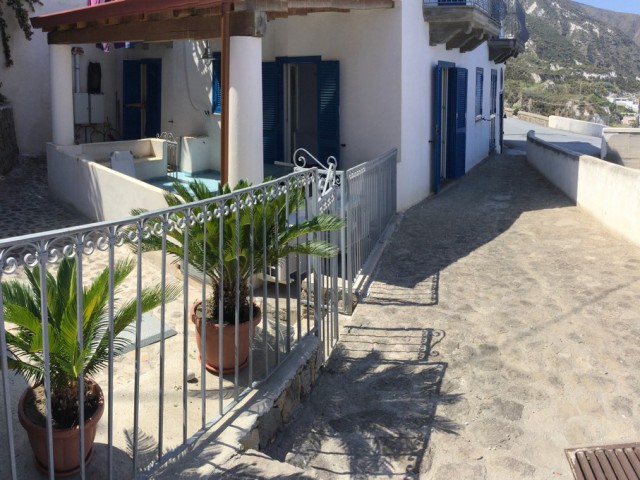 villa bifamiliare in vendita a lipari località acquacalda 98055 lipari me