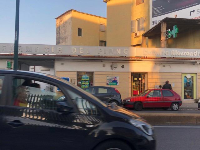 Locale Commerciale in Vendita a Napoli Viale Astroni 212 Agnano