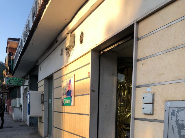 locale commerciale in vendita a napoli viale astroni 212