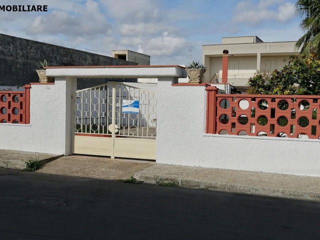 Villa in Vendita a Castrignano De` Greci via corigliano d`otranto 65