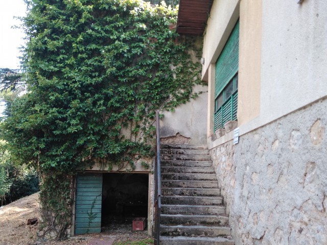 Villa in Vendita a Carrara via Apuana Carrara