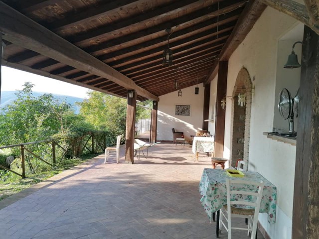 Rustico Casale Corte in Vendita ad Assisi