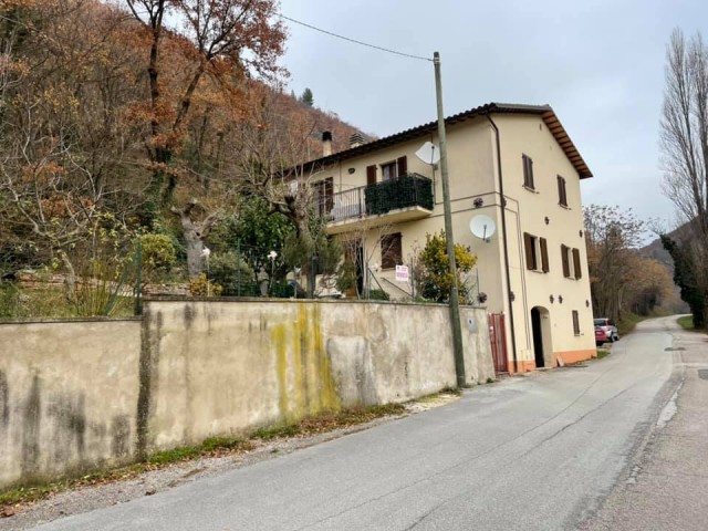 casa indipendente in vendita a nocera umbra