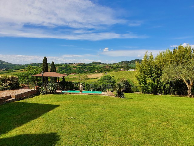 rustico casale corte in vendita a todi