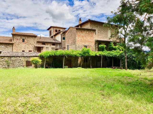 rustico casale corte in vendita a todi