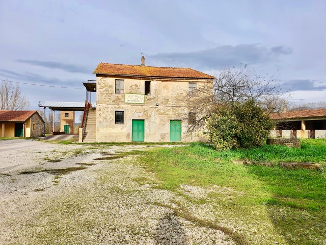 rustico casale corte in vendita a bettona