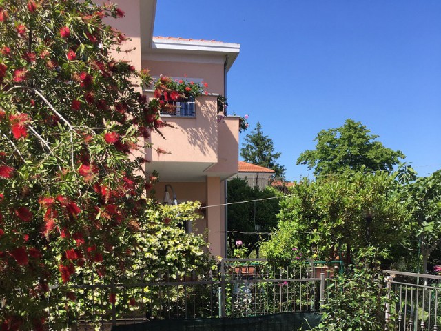 Villa Schiera in Vendita ad Andora via Marchesi del Vasto Semicentro
