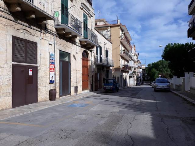 Locale Commerciale in Affitto a Ruvo Di Puglia Zona Centrale