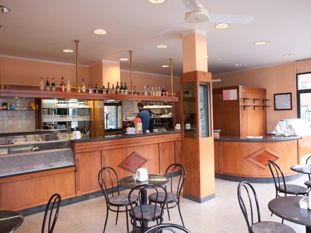 Bar in Affitto ad Aosta via Parigi 154 Aosta