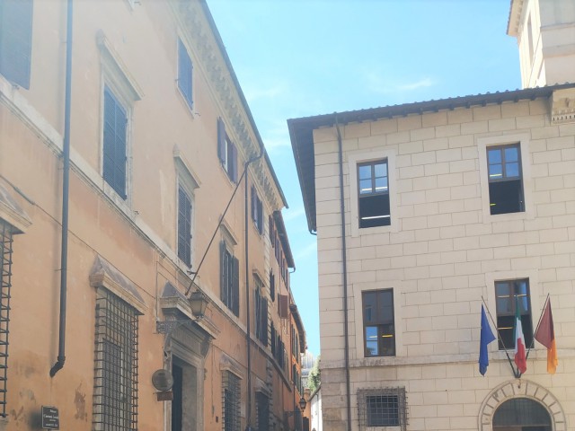 Appartamento in Affitto a Roma via San Angelo in Pescheria 6 Centro Storico