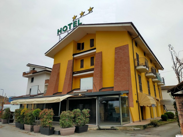 Albergo Hotel in Vendita a Cherasco Via Giuseppe Verdi 2