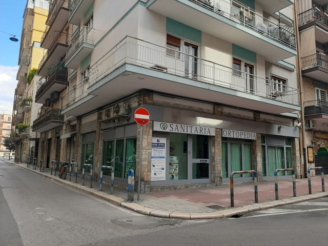 Locale Commerciale in Vendita a Bari Via Enrico Toti 1 A