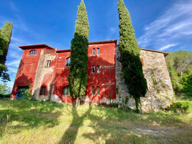 Rustico Casale Corte in Vendita a Todi