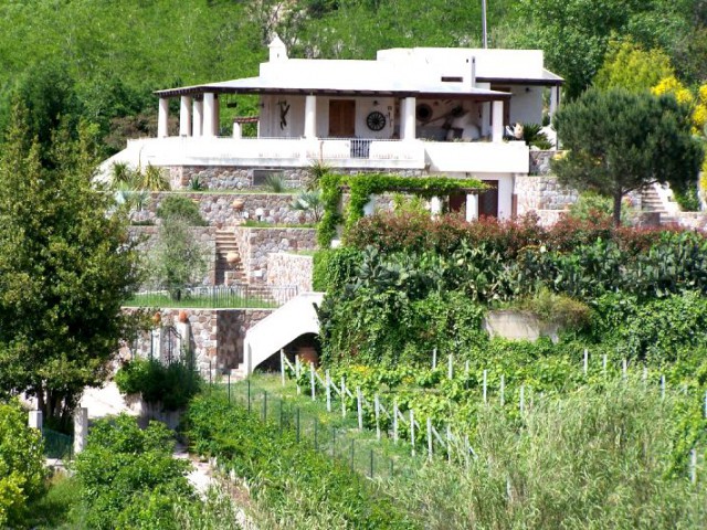 Villa in Vendita a Lipari via Quattropani 98055 Lipari me Quattropani