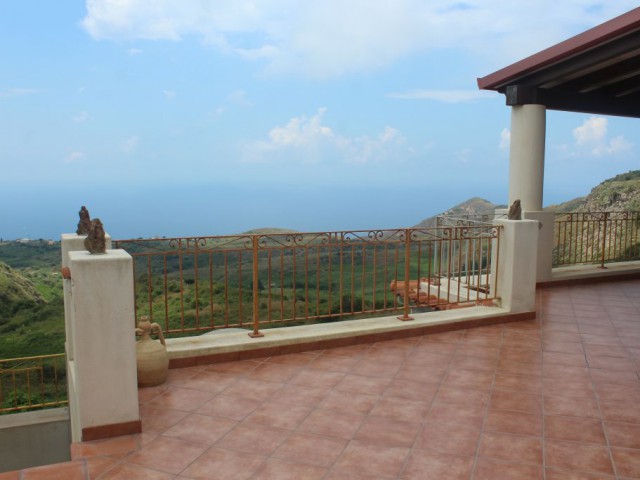 villa in vendita a lipari via pianoconte 98055 lipari