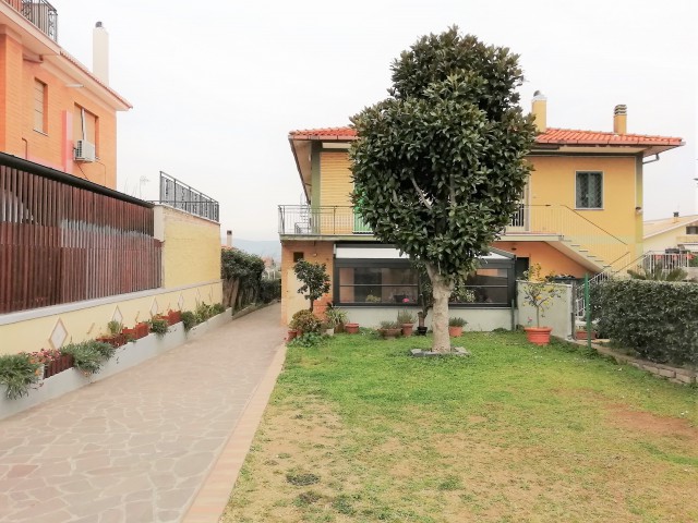 Appartamento in Vendita a Roma via Massa di San Giuliano Castelverde