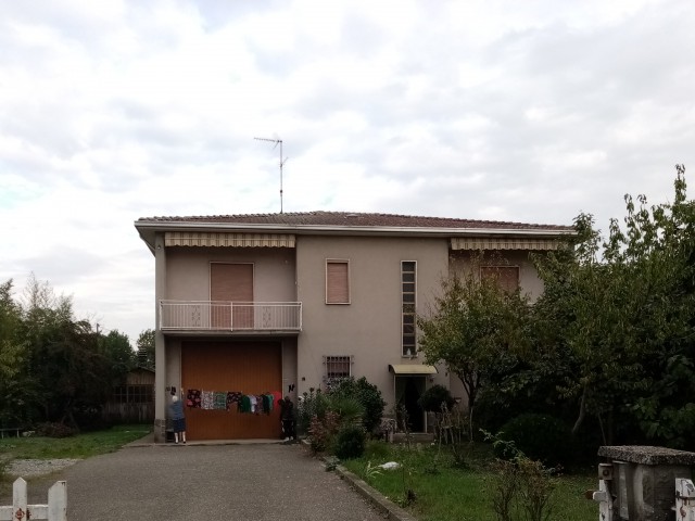 Villa in Vendita a Monticelli D’ongina