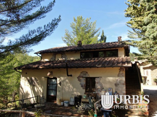 casa indipendente in vendita ad assisi porziano