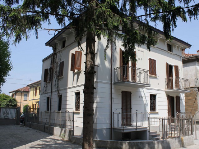 Edificio Stabile Palazzo in Vendita a Piacenza