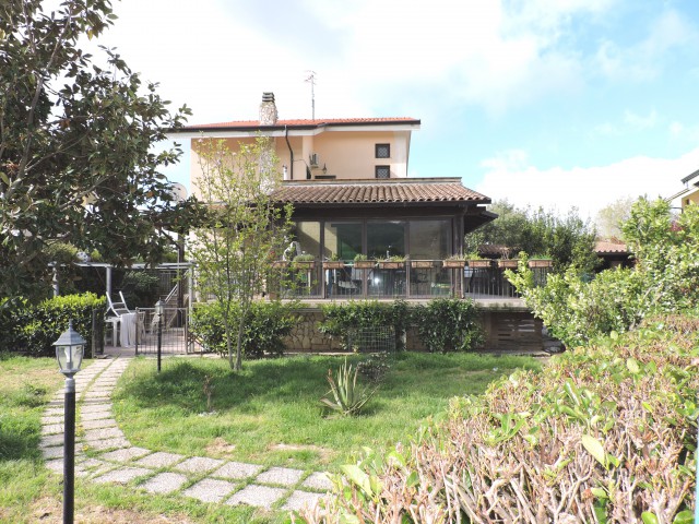 Villa in Vendita a Sessa Aurunca Tuoro