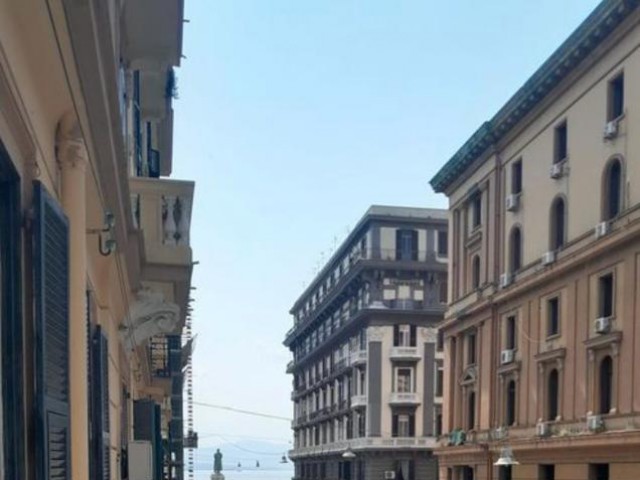 Appartamento in Vendita a Napoli Santa Lucia San Ferdinando