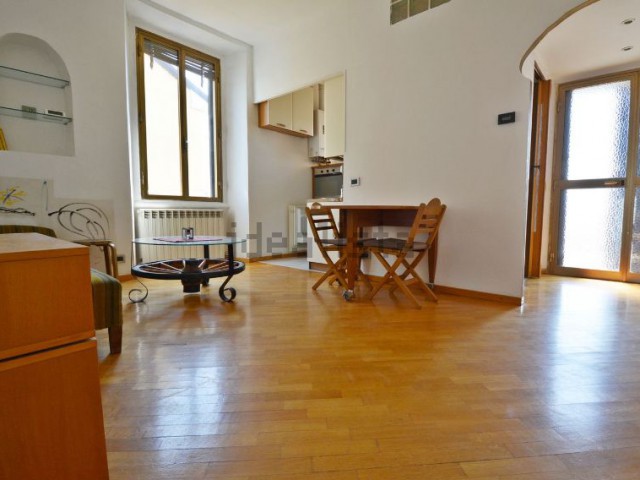 Appartamento in Affitto a Milano Via Forcella