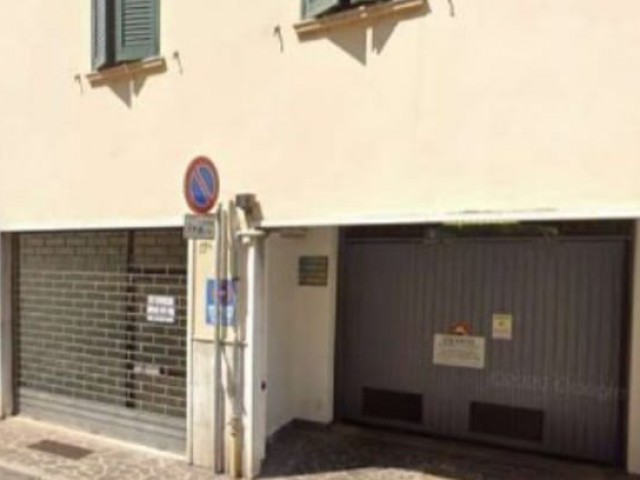 Box Posto Auto in Affitto a Mantova via Acerbi
