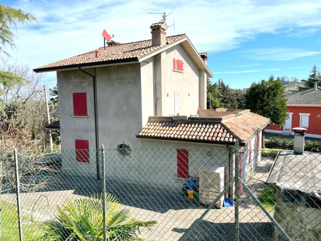 Casa Indipendente in Vendita a Cesena Via Comunale Santa Lucia