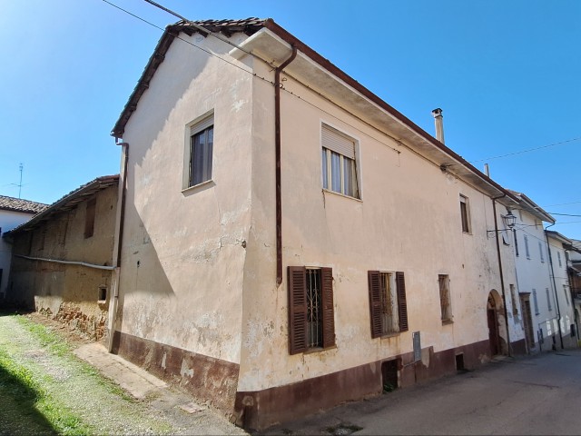 Casa Indipendente in Vendita a Castagnole Monferrato Via Cavour 4