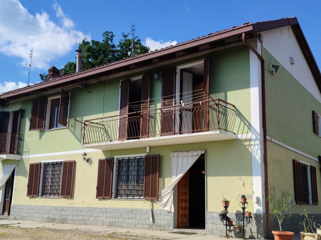 Rustico Casale Corte in Vendita a Villafranca D