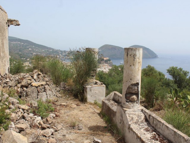 rustico casale corte in vendita a lipari c da candali 98055 lipari me