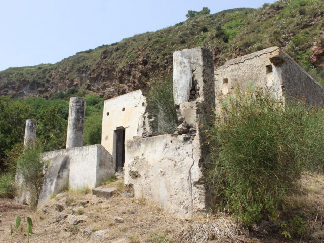 rustico casale corte in vendita a lipari c da candali 98055 lipari me